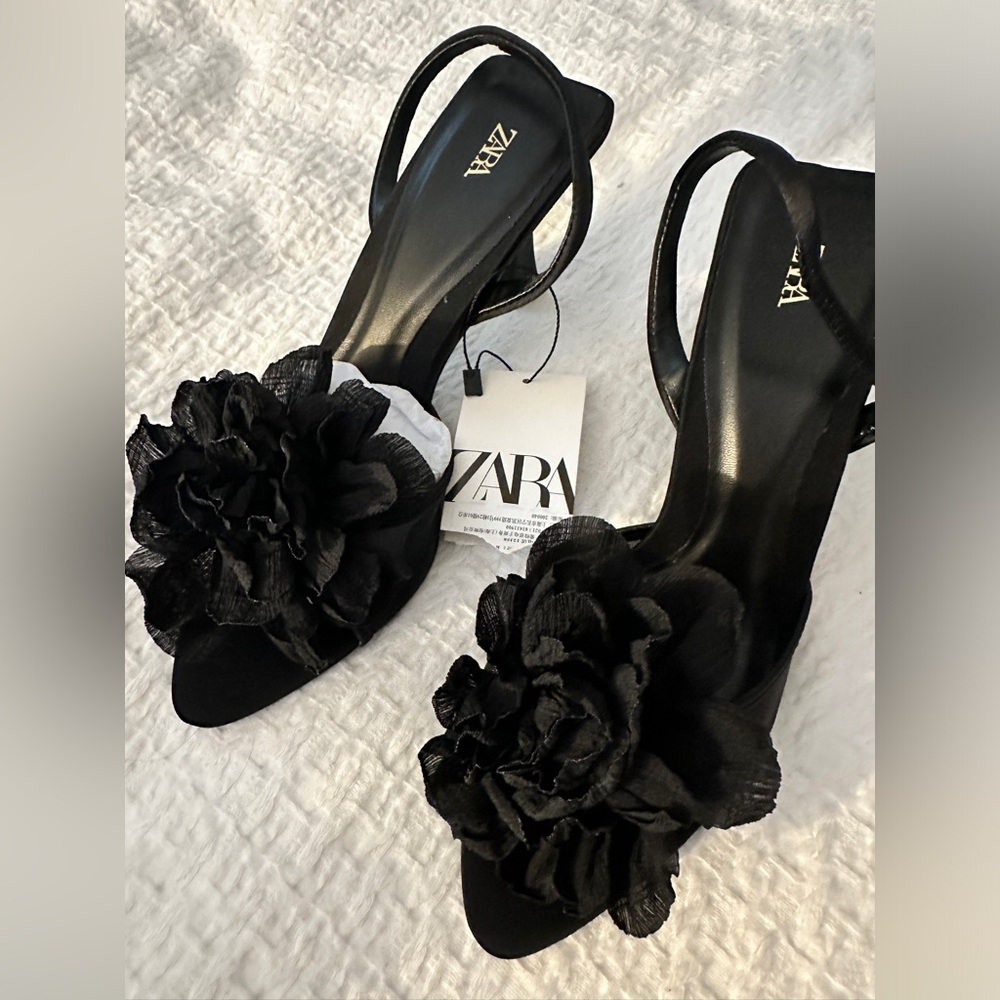 NWT Zara Mid Heel Flower Sandals